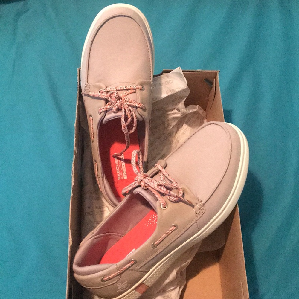 Skechers Glide Ultra Brand New size 8.5